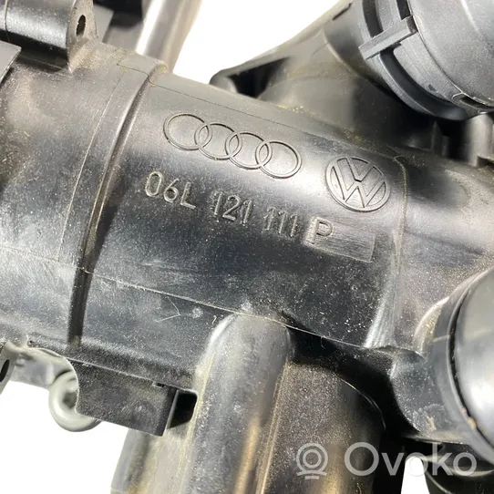 Audi Q3 F3 Vesipumppu 06L121111P