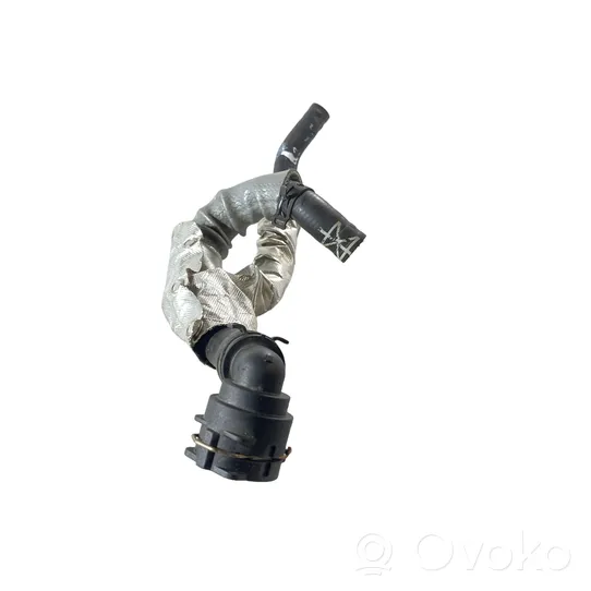 Audi Q3 F3 Tuyau de liquide de refroidissement moteur 5QF122073C