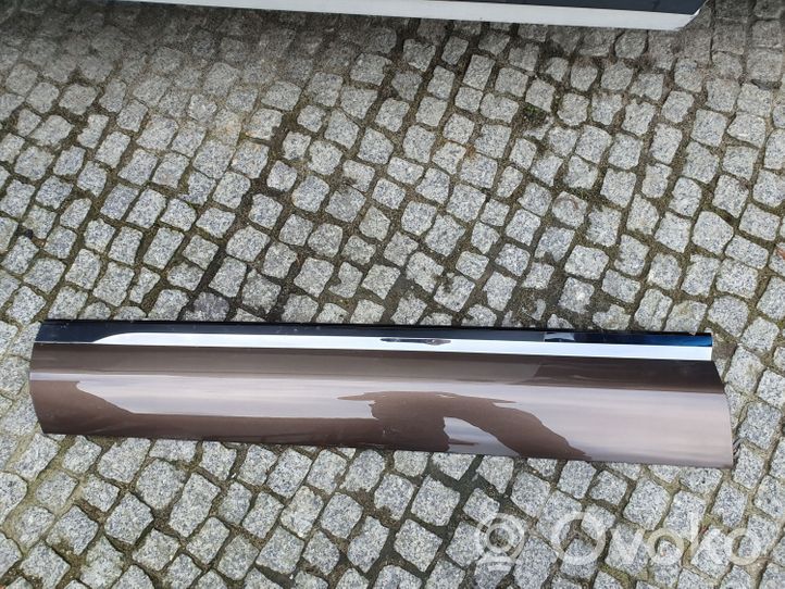 Volkswagen Touareg II Moulure de porte avant 2K3853535