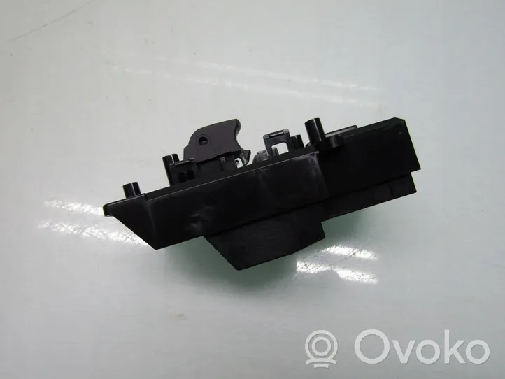 Honda Jazz IV GR Support bouton lève vitre porte arrière M67714