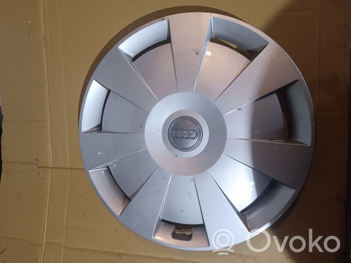 Audi A4 S4 B7 8E 8H R 16 riteņa dekoratīvais disks (-i) 8V0601147C