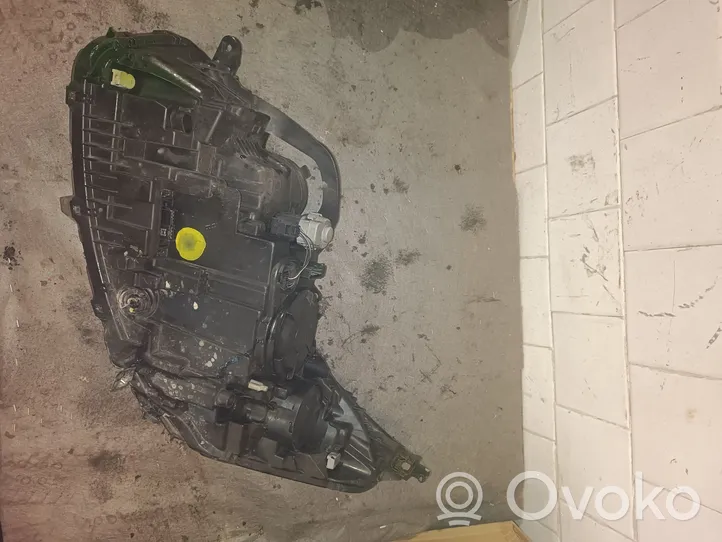 Citroen C5 Lampa przednia 89903365