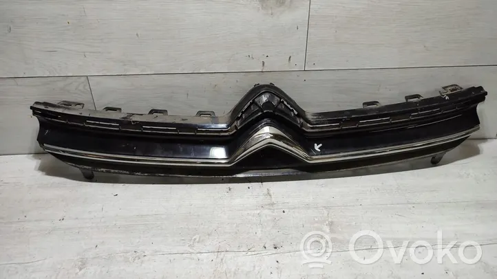 Citroen C4 Cactus Grille calandre supérieure de pare-chocs avant 9824153277