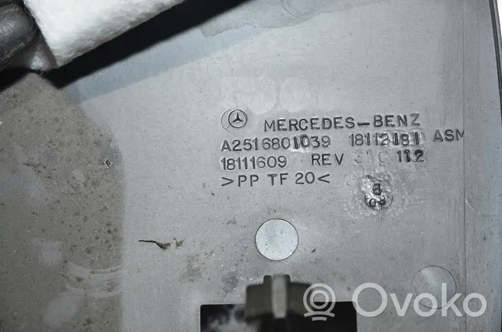 Mercedes-Benz R W251 Kojelaudan alempi verhoilu A2516801039
