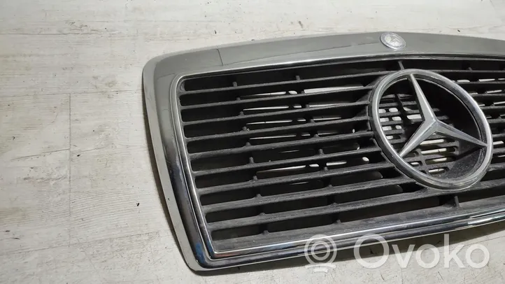 Mercedes-Benz 190 W201 Front grill 