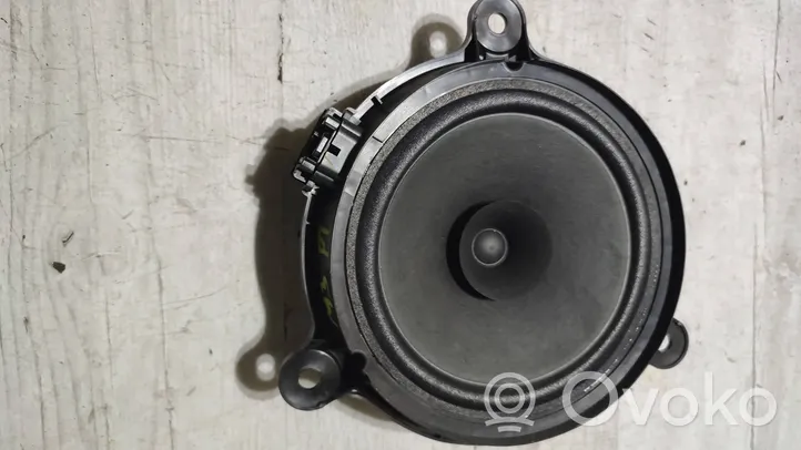 Mazda 3 III Enceinte de porte arrière 5767108