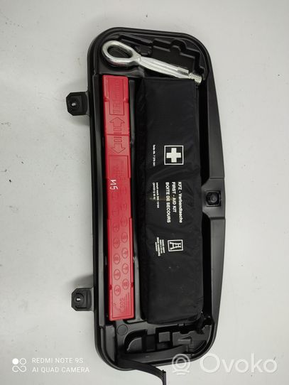 BMW M5 Tool set 63267193293