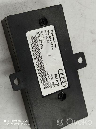 Audi A4 S4 B7 8E 8H Presa connettore iPod 000051444L