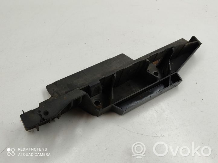 Audi A4 S4 B7 8E 8H Staffa di montaggio della batteria 8E1805229