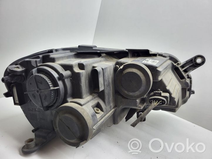 Volkswagen PASSAT B7 Lampa przednia 3AC941005