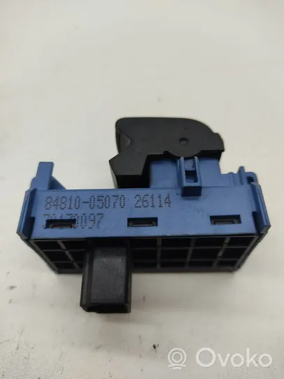 Toyota Avensis T270 Electric window control switch 