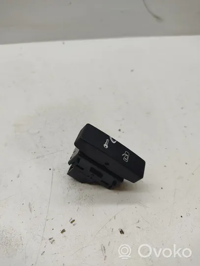 Volkswagen Touareg I Central locking switch button 