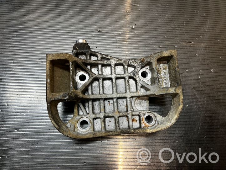 Volkswagen Touareg I Soporte del alternador 059903143P