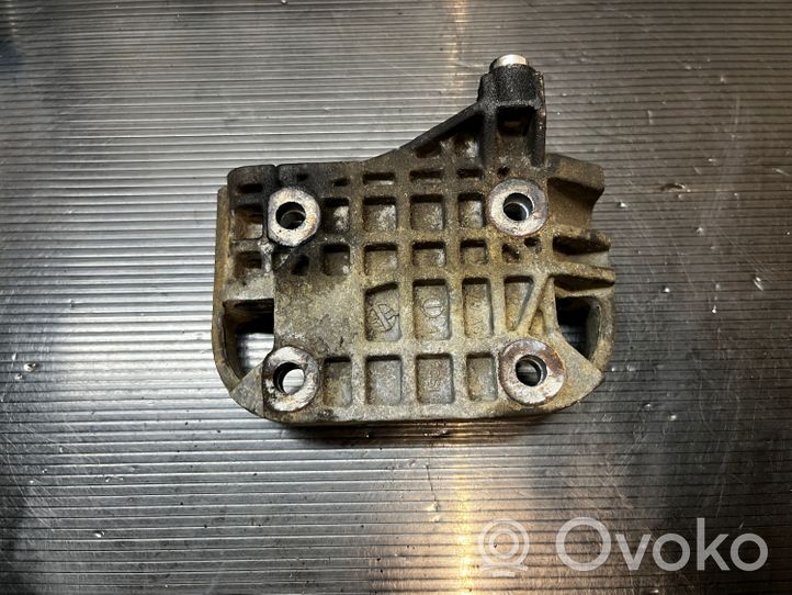 Volkswagen Touareg I Soporte del alternador 059903143P