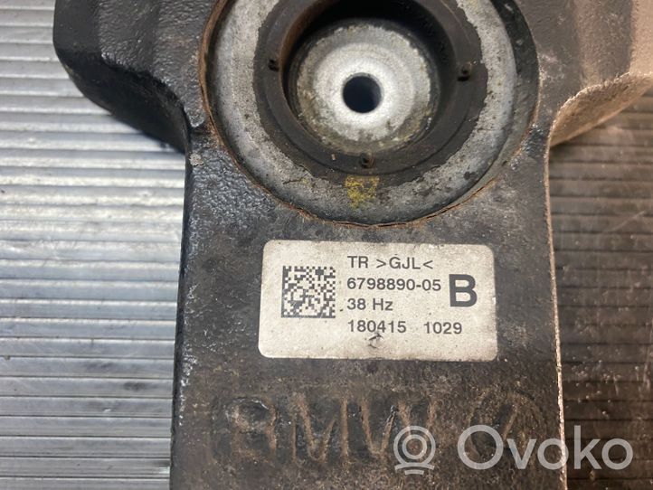 BMW 3 F30 F35 F31 Takatasauspyörästön kannake 6798890