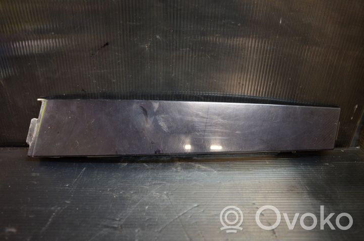 Volkswagen Tiguan Rivestimento modanatura del vetro della portiera anteriore 5N0837902A