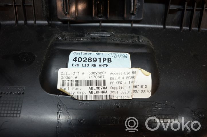 BMW X5 E70 Tavaratilan/takakontin alempi sivuverhoilu 7145910