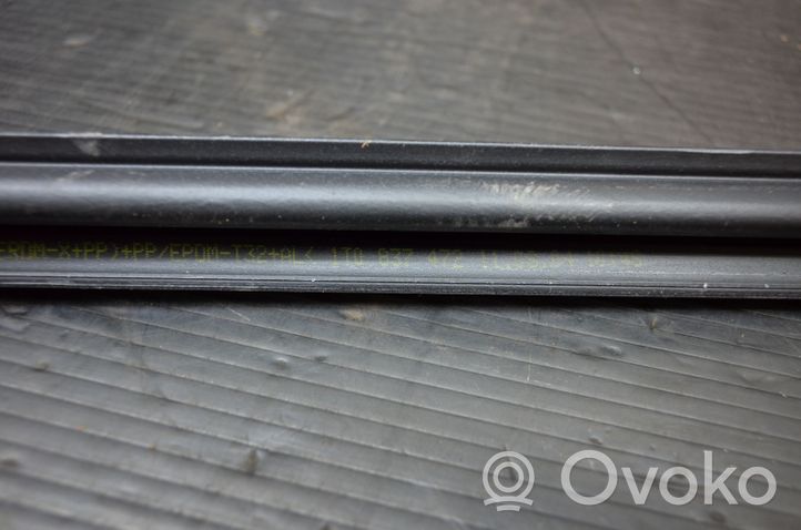 Volkswagen Touran I Front door glass trim molding 1T0837472