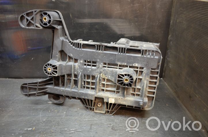 Volkswagen Touran I Battery tray 1K0915333B