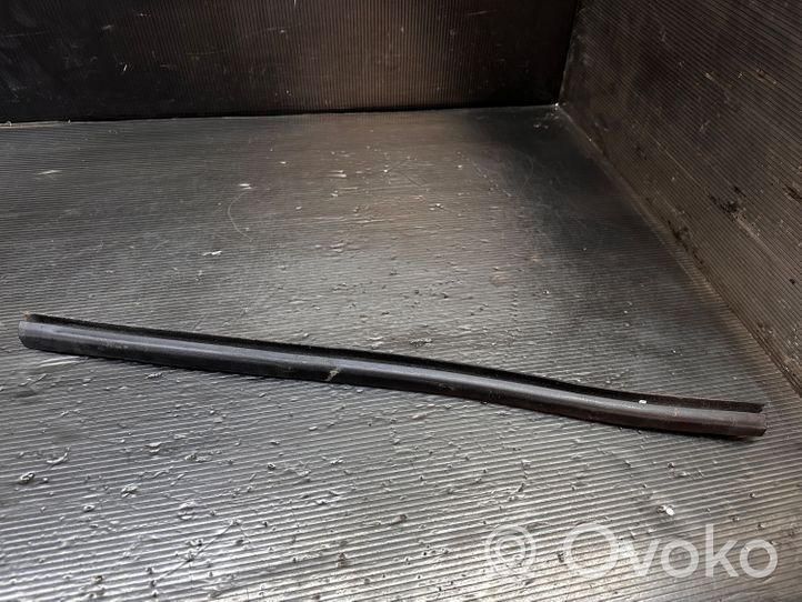 Volvo V50 Etuoven kumitiiviste 