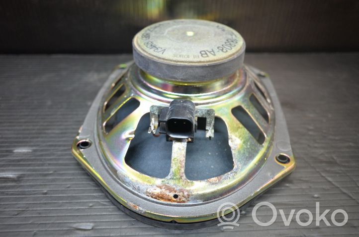 Ford Fiesta Garsiakalbis (-iai) priekinėse duryse XW7F18808