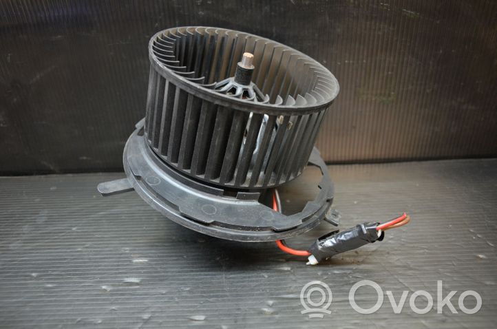 Volkswagen Touran II Heater fan/blower 1126102700