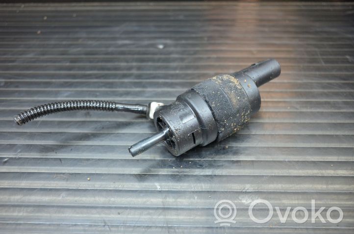 Audi A4 S4 B8 8K Pompe de lave-glace de pare-brise 8K5953647