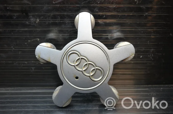 Audi A6 Allroad C6 Gamyklinis rato centrinės skylės dangtelis (-iai) 4F0601165