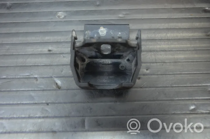 Audi A6 Allroad C6 Staffa di rinforzo montaggio del paraurti anteriore 4F0807255