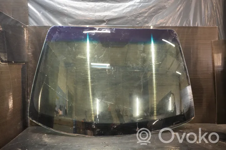 KIA Carnival Front windscreen/windshield window 