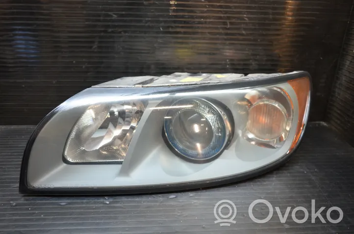 Volvo V50 Lampa przednia 30678916