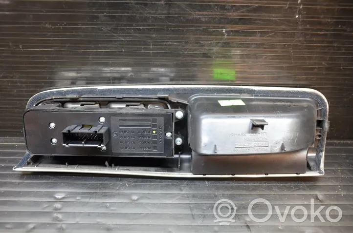 Volvo V50 Interrupteur commade lève-vitre 8679666