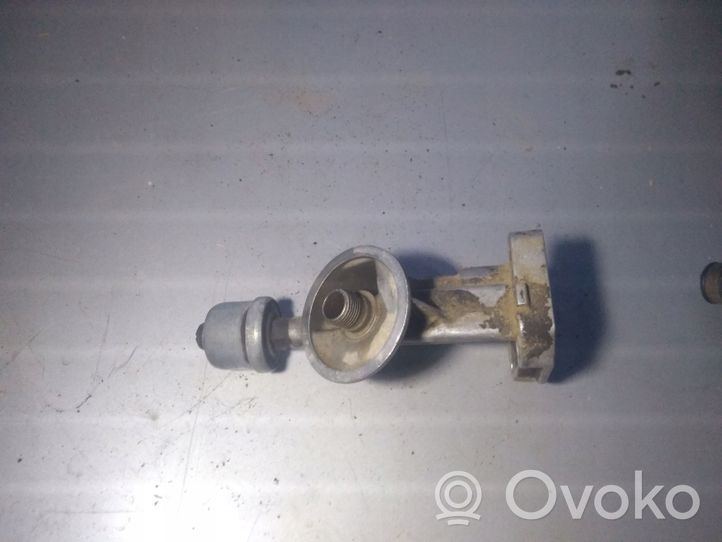 Mercedes-Benz E W124 Support de filtre à huile 1021800038