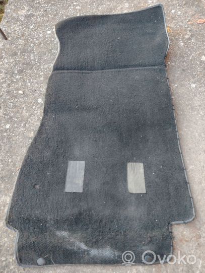 Mercedes-Benz W123 Tapis de sol / moquette de cabine avant 