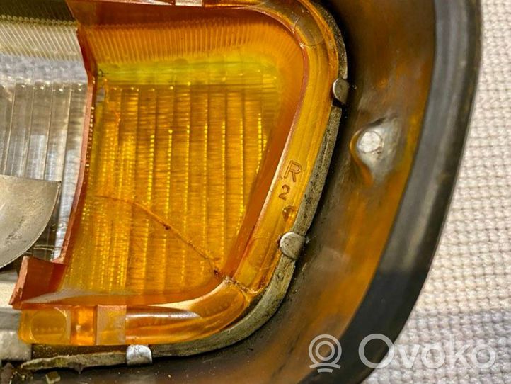 Mercedes-Benz 190 230 W110 W111 Front indicator light 