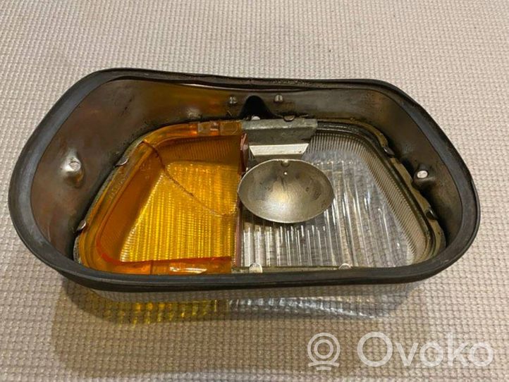 Mercedes-Benz 190 230 W110 W111 Front indicator light 