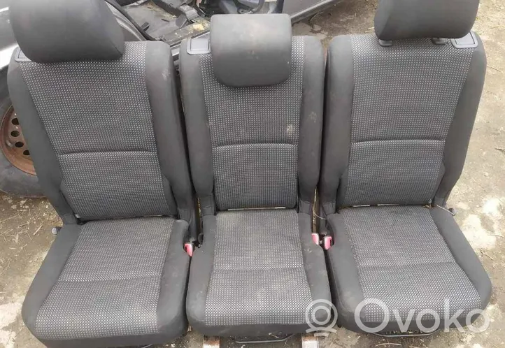 Toyota Corolla Verso AR10 Fotele / Kanapa / Komplet 