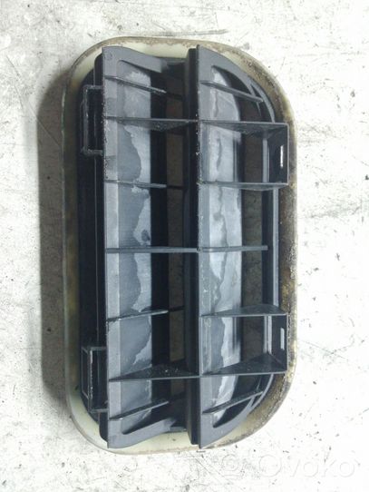 Ford Focus Kratka wentylacyjna pod zderzakiem tylnym YF1A54280B62AE