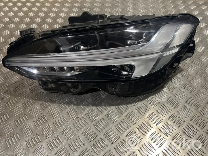 Volvo S90, V90 Priekinis žibintas 31468906