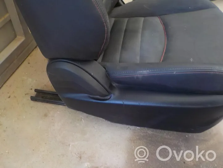 Mazda CX-3 Front passenger seat 