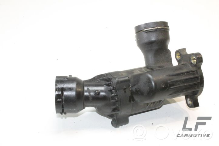 Audi A5 Obudowa termostatu 04L121111H