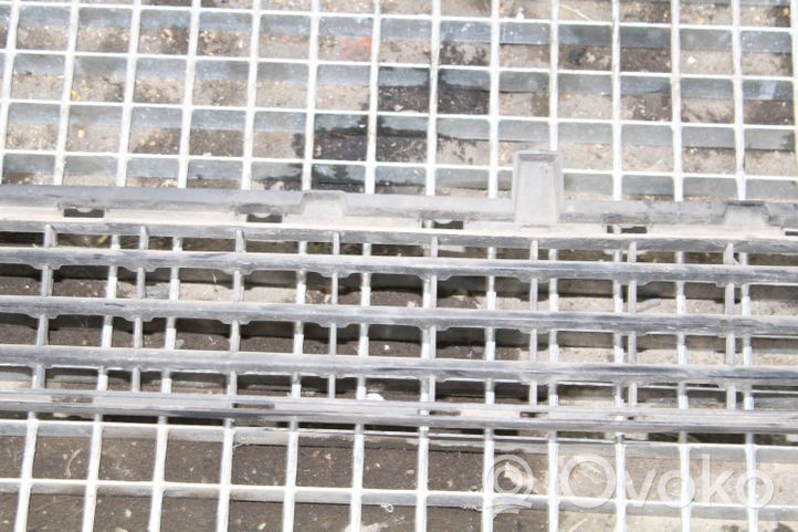 Mercedes-Benz B W245 Grille inférieure de pare-chocs avant A1698850123