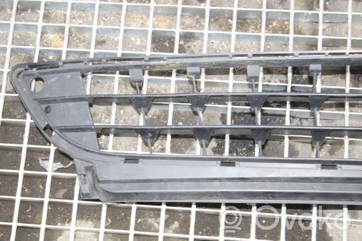 Mercedes-Benz CLK A209 C209 Grille inférieure de pare-chocs avant A2098850123