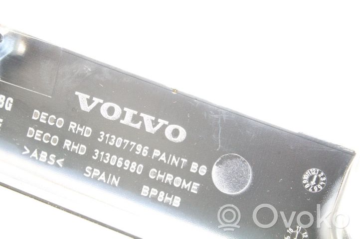 Volvo V40 Paneelin lista 31307796