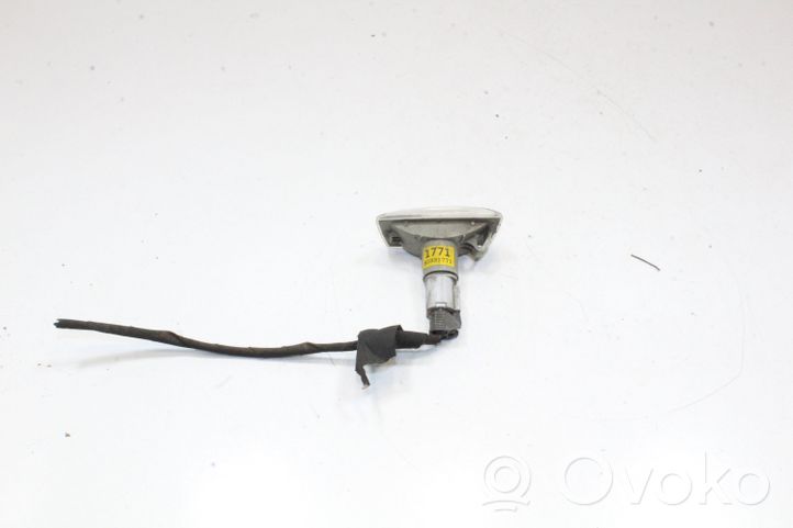 Chevrolet Orlando Front fender indicator light 95931771