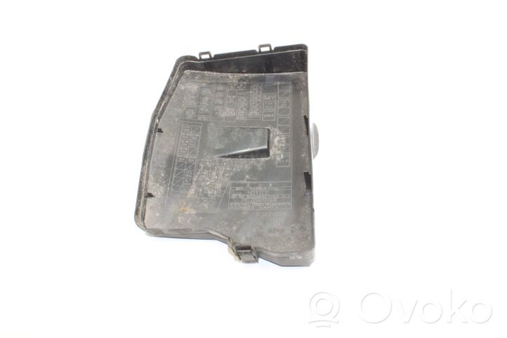 Toyota Avensis T270 Coperchio scatola dei fusibili 8266205190