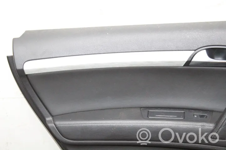 Audi Q7 4L Rivestimento del pannello della portiera posteriore 