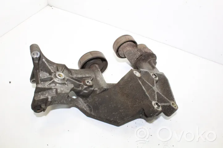 KIA Sorento Soporte del alternador 