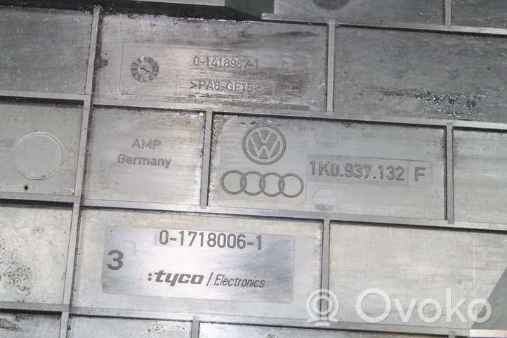 Volkswagen Tiguan Dangtelis saugiklių dėžės 1K0937132F