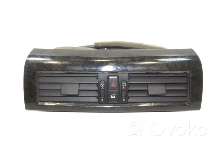 BMW 6 E63 E64 Lango oro grotelės 6910734